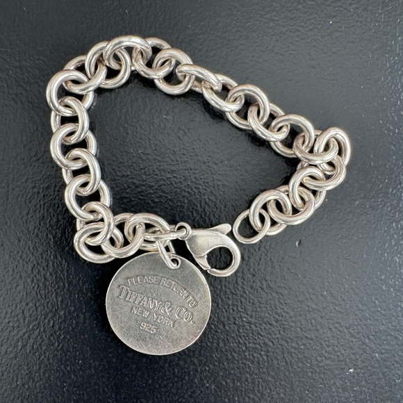 Tiffany & Co. Return to Tiffany Round Bracelet